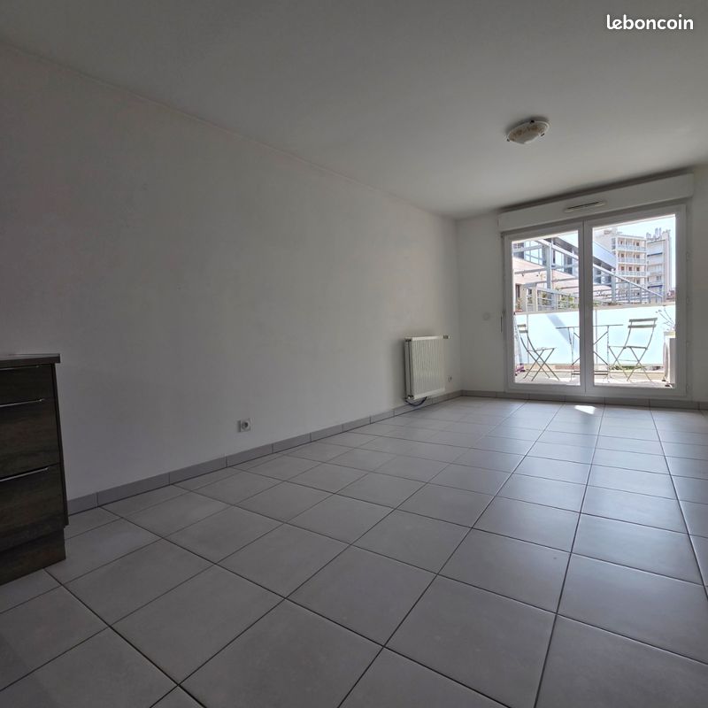 Beau T2 avec terrasse et parking - Toulon Aguillon