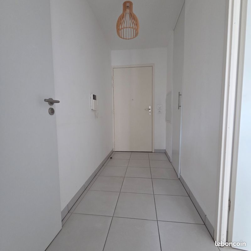 Beau T2 avec terrasse et parking - Toulon Aguillon