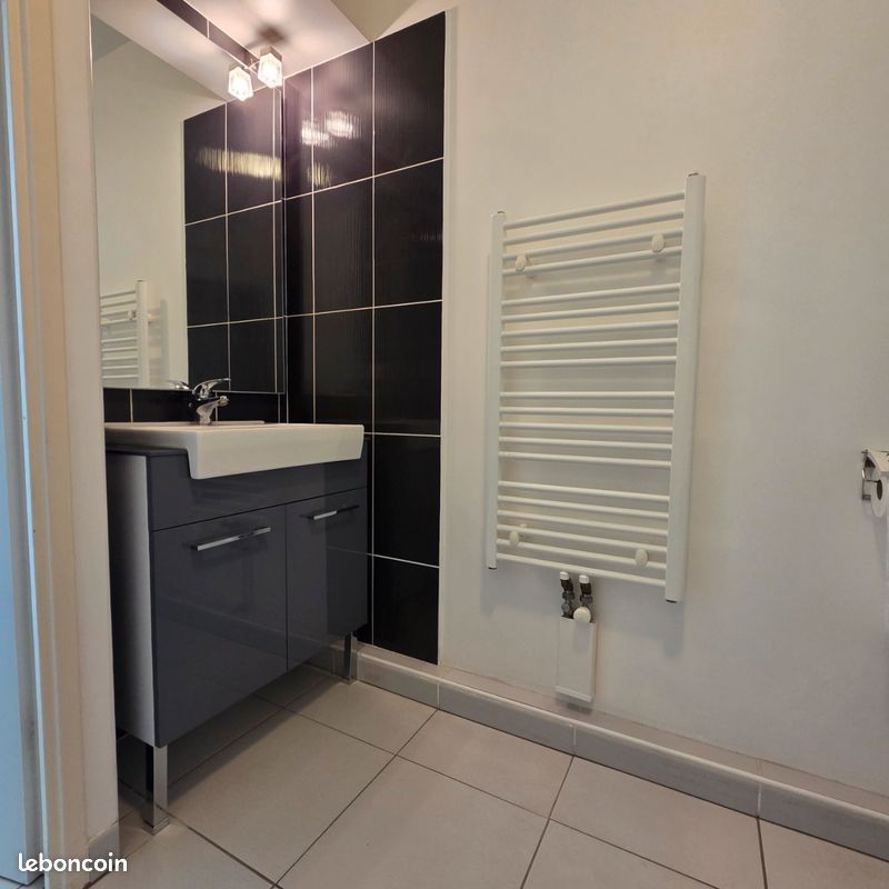 Beau T2 avec terrasse et parking - Toulon Aguillon