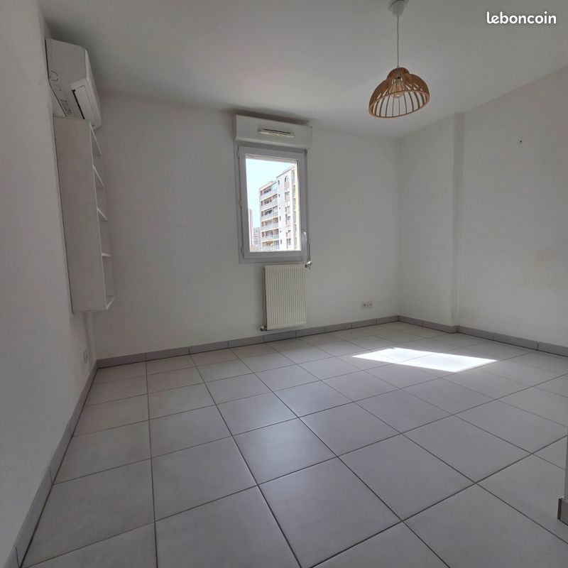 Beau T2 avec terrasse et parking - Toulon Aguillon