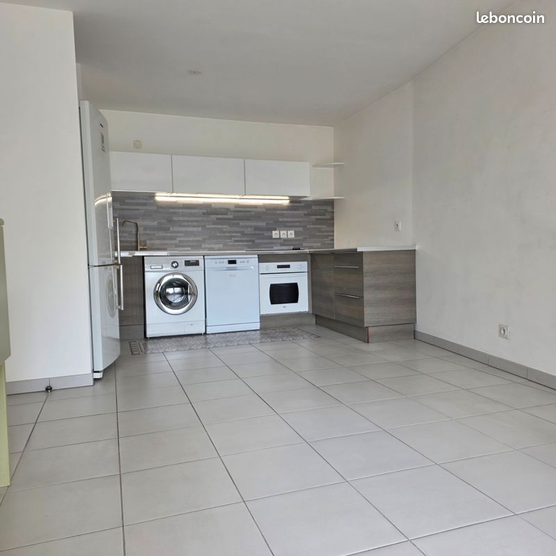 Beau T2 avec terrasse et parking - Toulon Aguillon